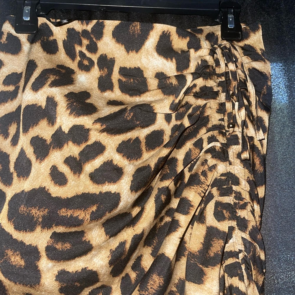 Long skirt Cheetah with a slit